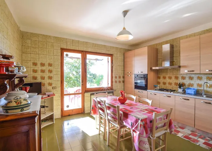 Larry Holiday home *